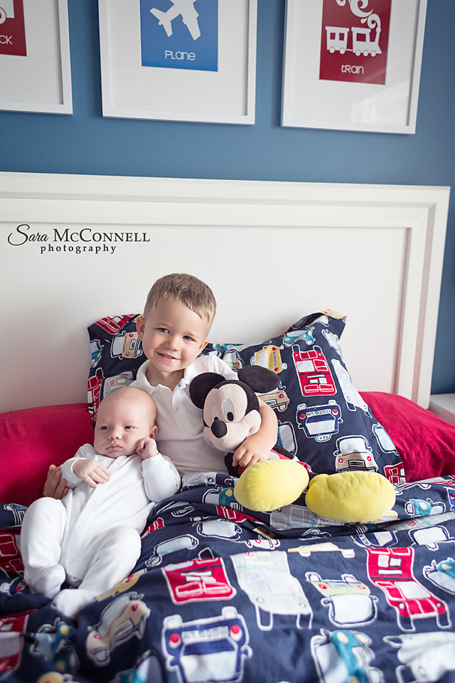 Ottawa Newborn Photographer | Brothers at home