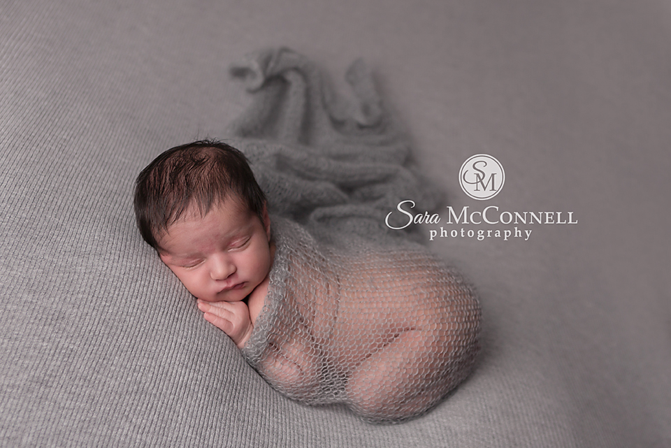 5 Reasons to book a Newborn Session with a Professional Photographer