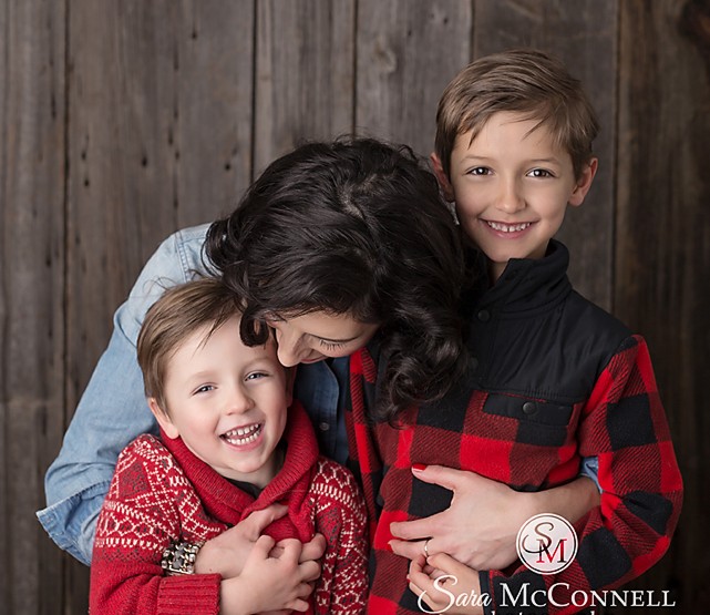 Ottawa Family Photographer | Cuddles with Mom