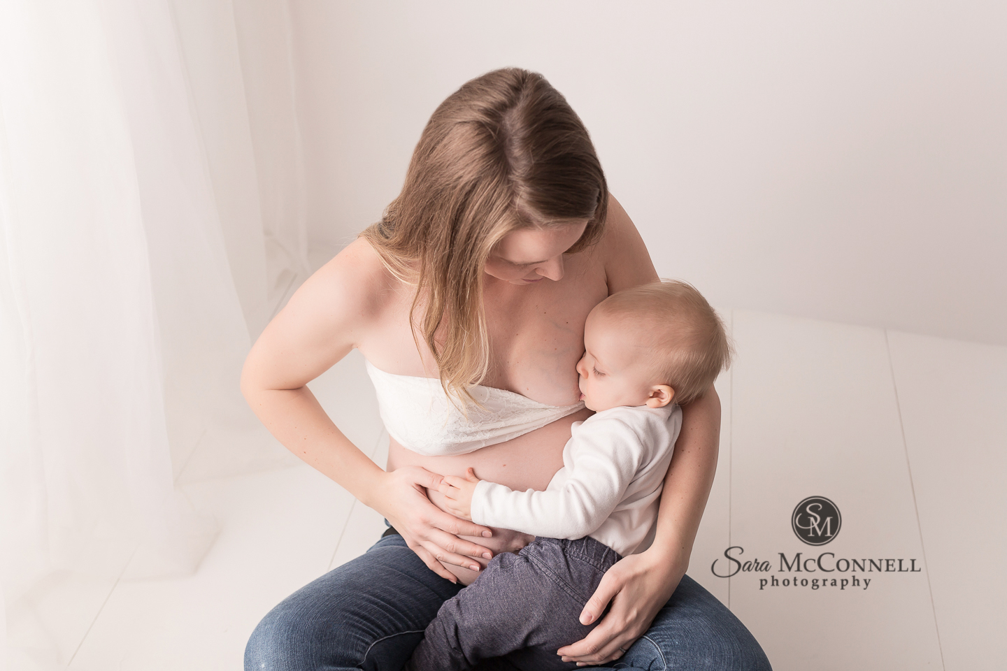 Ottawa Maternity Photos | Nursing while pregnant