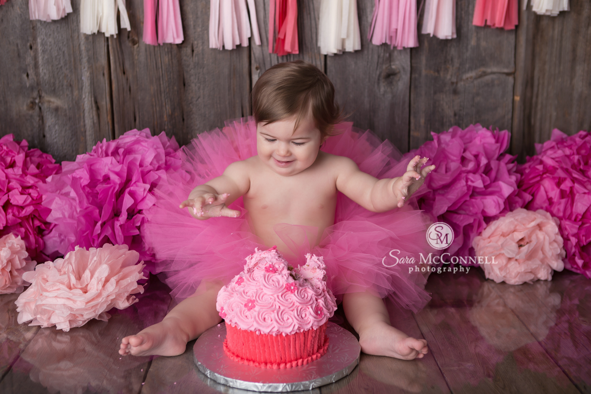 Ottawa Baby Photographer | Cake with her sister