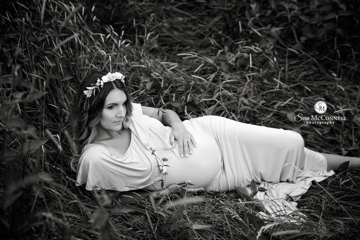 Ottawa maternity photos - outdoor session by Sara McConnell Photography