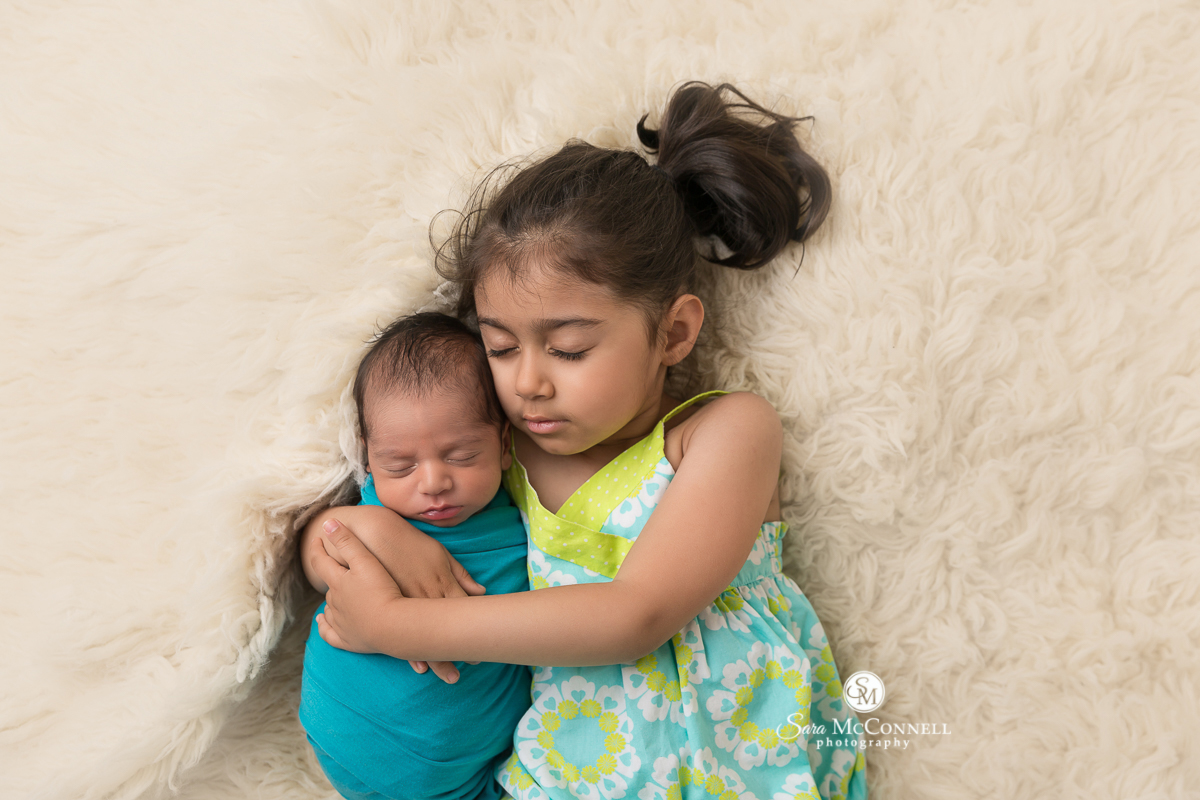Ottawa Newborn Photo - big sister with newborn baby 