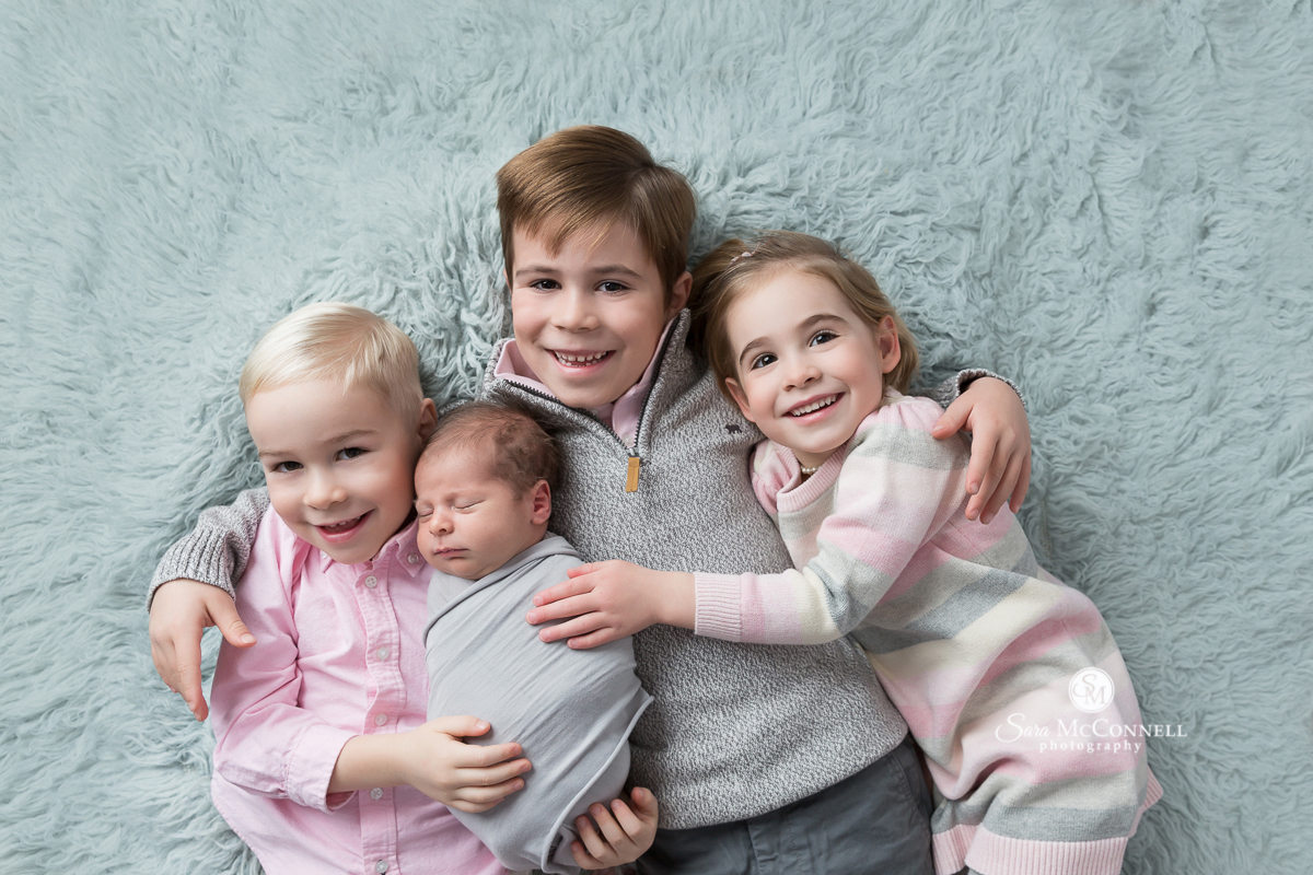 Newborn Photos in Ottawa | Love and Siblings