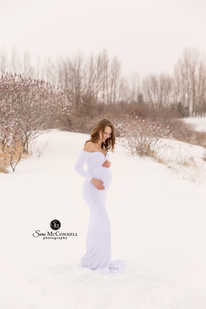 Ottawa Maternity Photographer | Winter Maternity Photos in the Snow