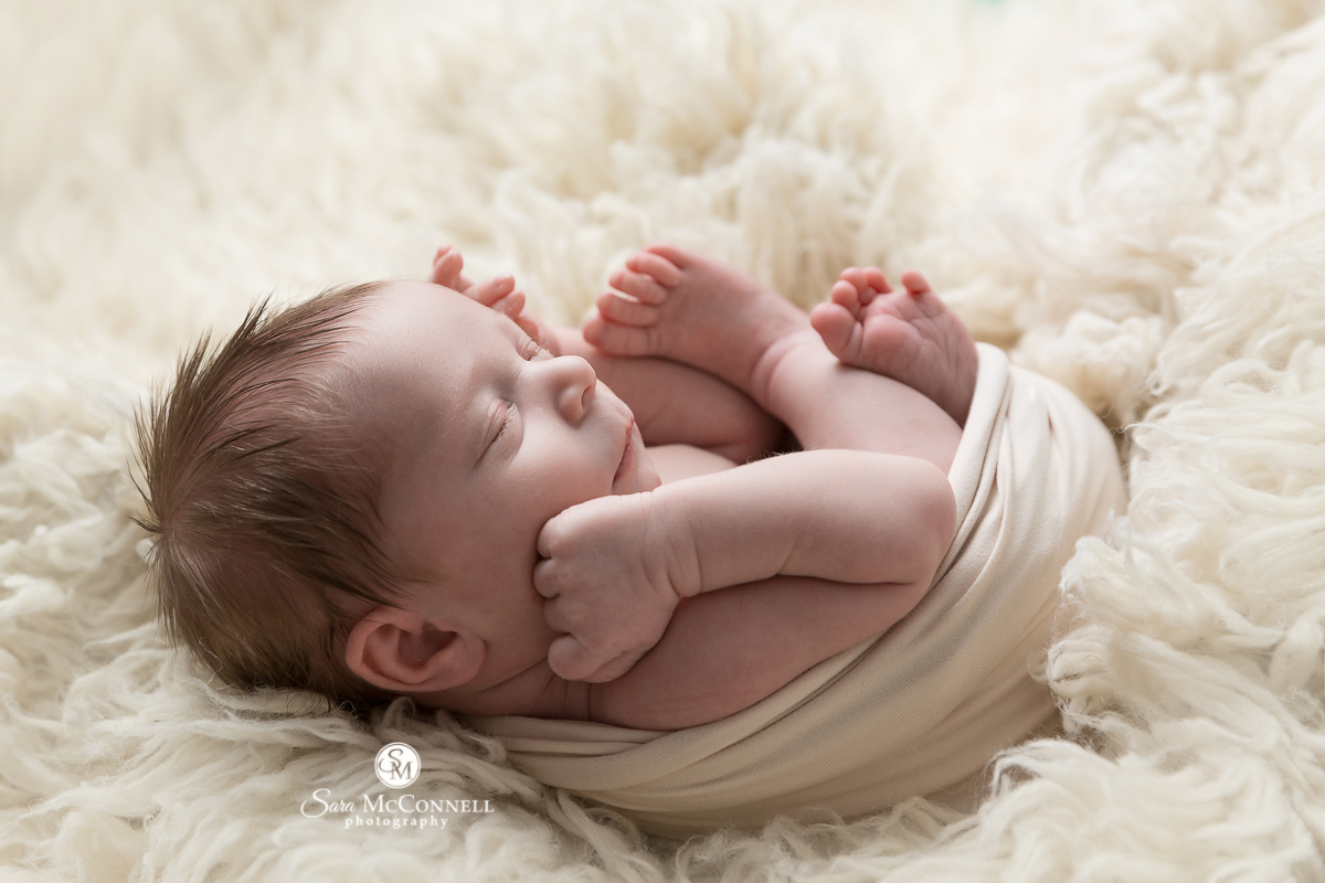 Hands up | Ottawa Newborn Photographer