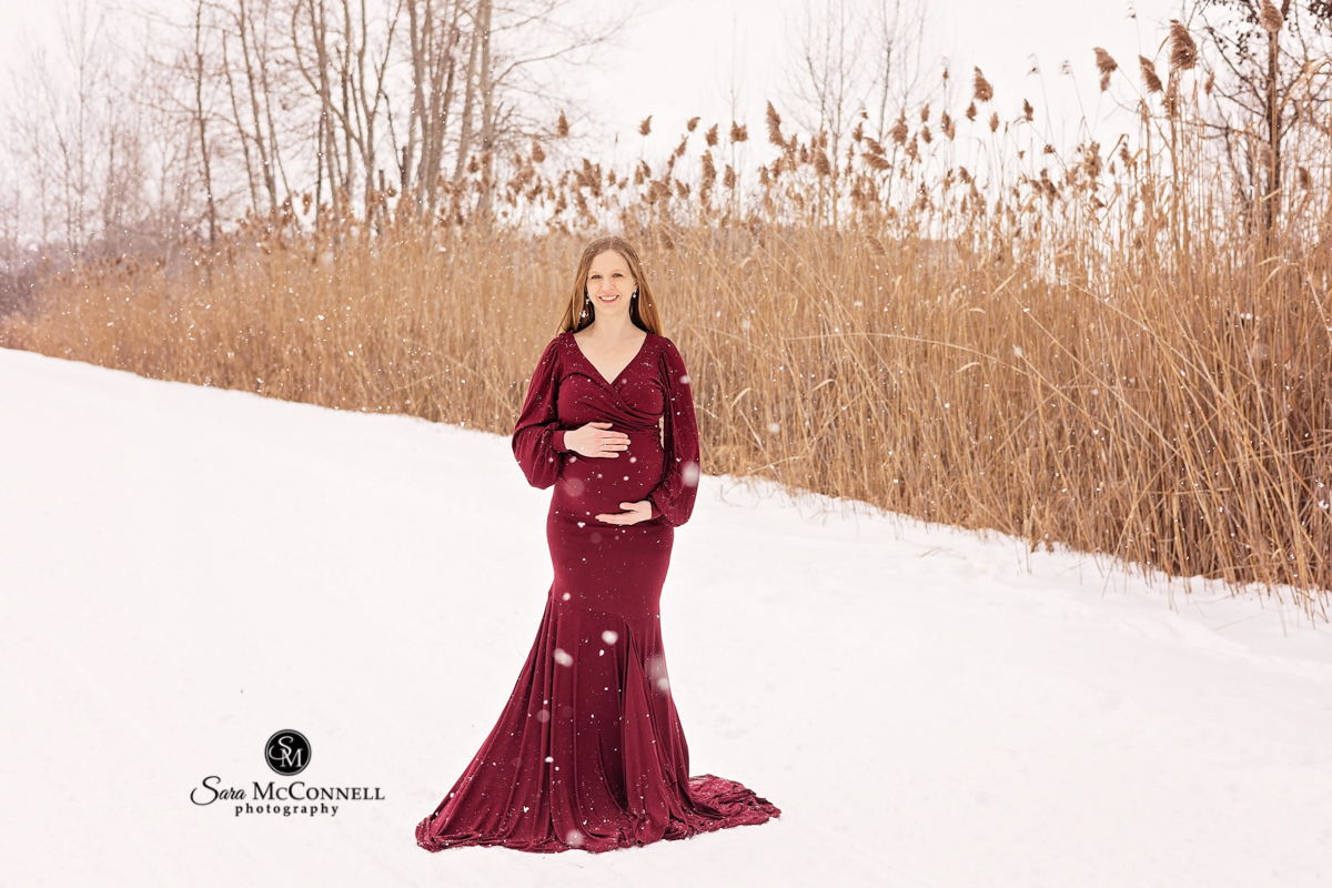 Maternity Photoshoot Ottawa | Embracing the Season
